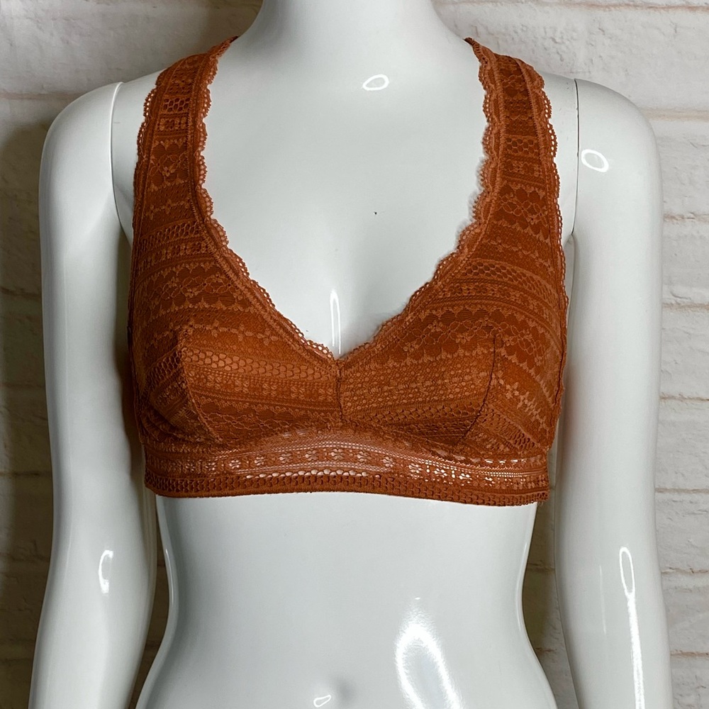 2 Victoria’s Secret lace bra and Pink  Sport  bra size S/P - Picture 7 of 11